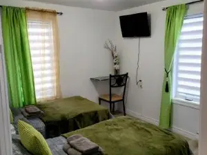 Downtown Apartment Next to Highway Netflix+Wifi