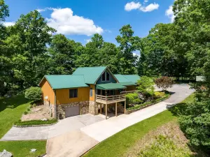 ✶Appalachian Mt Cabin, Mt Views, 3BR 3BA, Fiber Wifi, Family, Hiking, Waterfalls