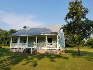 Relax in a Pecan Orchard 15 min. from Airport