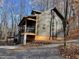 Cabin - secluded and Guntersville Lake w/hot tub and fire pit