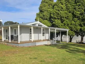 Nelba Cottage Buckajo - spectacular rural views 5 minutes from Bega!