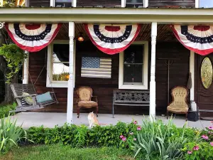 1820’s Farmhouse near Elk Mountain Ski Resort- 2 Bed 2.5 Bath