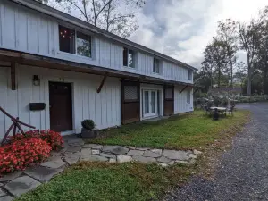Carriage House Apartment Close to Legoland NY