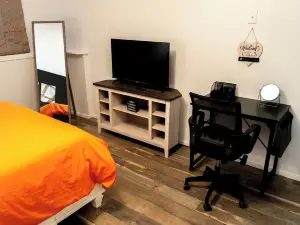 JC Entire Apartment remodeled, close to Airport and Ferry