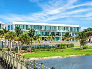 Harbor Island Beach Club by Villatel