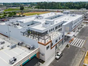 เอเลเมนท์ แฮมป์ตัน เพนนินซูลา ทาวน์เซ็นเตอร์