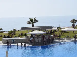 Amphora Hotel & Suites