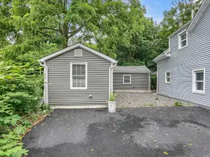 Easy Access to Nature Trails and Attractions - Spacious Modern Retreat
