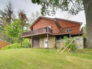 Charming Curtis House: Large Deck w/ Lake View!