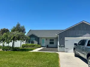 Clean & next to park! 4-bedroom house with AC, WiFi & fenced yard  in Kimberly