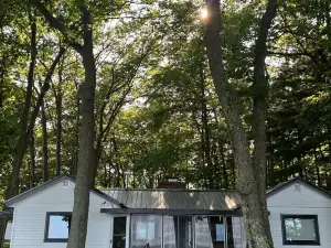 Rustic-Modern Lake Huron Retreat: 3BR Sleeps 10, Sandy Beach in Tawas / Au Gres!