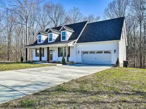 Goodlettsville Home ~ 4 Miles to Raceway!