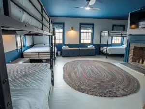 ฟาร์มเฮาส์ เบิร์กเชียร์ส 52 เอเคอร์ พร้อม เตาไฟ พื้นที่รับประทานอาหารกลางแจ้ง และ เส้นทางเดิน Copper Kettle Farm บาย Avantstay