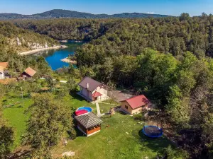 Beautiful Home in Bosiljevo with 3 Bedrooms, Wifi and Outdoor Swimming Pool