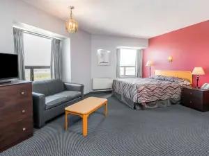 Super 8 by Wyndham Mt Hope Hamilton Intl Arpt on