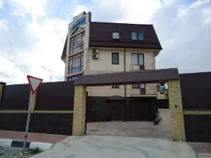 Larus Hotel