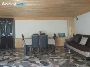 Lali`s Guest House in Juta