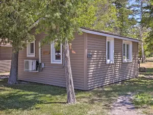 Charming Suttons Bay Cottage w/ Shared Waterfront!