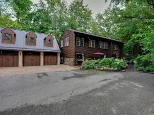 Large Family Home w/ Patios, Gas Grill + Fire Pit!
