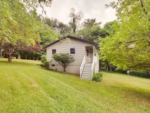 Cozy Nonny Cottage Near Appalachian Trail!
