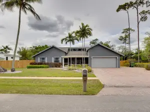 Spacious Wellington Vacation Rental - Private Pool