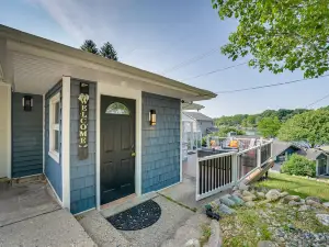 Vintage Susin Lake Cottage w/ Deck & Hot Tub!