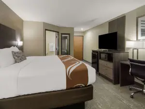 Quality Inn & Suites Roanoke - Fort Worth North