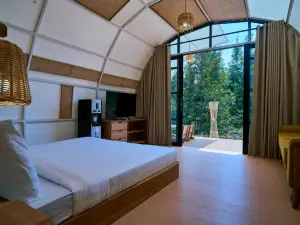 Bungalo 100 m² dengan 1 kamar tidur dan 1 kamar mandi pribadi di Puncak