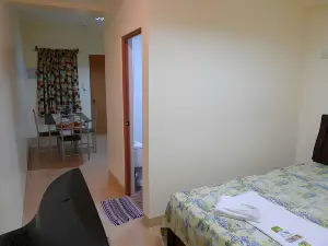 Island Tropic Hotel and Restaurant