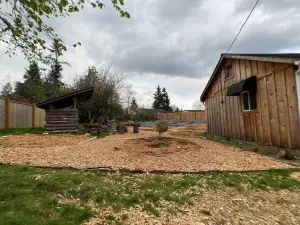 Eclectic cabin w/garden&hot soak tub near taproom&park. Pet Friendly!