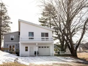 Spacious & secluded grand home near Kickapoo River, Bike Trails, & ATV routes