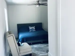 River Home& 15 acres with your own beach next to Hodgson Mill.