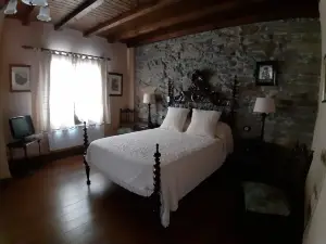 Complete rural house.