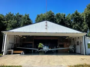 The Hangar! 30 mins from Vancouver & mins from Tsawwassen!