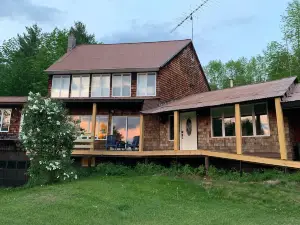 Spacious country home, beautiful sunsets, 40 acres