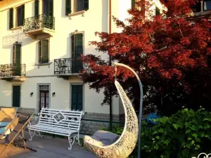 Ortensie & Oleandri Al Lago - by Myhomeincomo