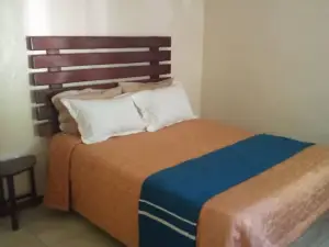 2 Bed Guesthouse in Mabelreign - 2012