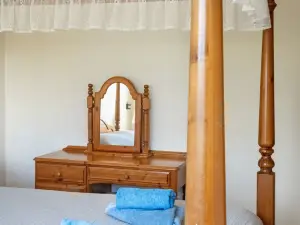 One Bedroom Apartment - Just 800 m from the Beach