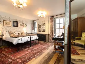 The Crown Hotel