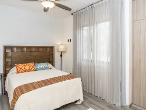 4Br Oasis with Pool & Gym at Nueva Escondida