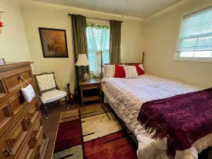 Spacious & Newly Renovated 3-bedroom house in Warsaw/Winona Lake