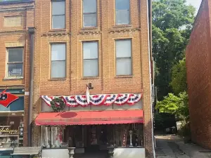Unique 1 Bedroom Apartment in the heart of downtown Jonesborough