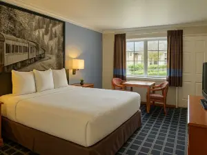 Creekside Inn & Suites