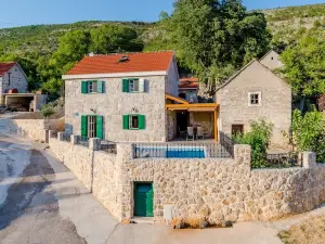 Holiday Home Rustic - Two Bedroom Holiday Home with Private Pool
