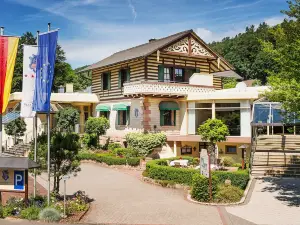 Villa Marburg im Park