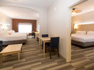 Holiday Inn Express & Suites DETROIT - UTICA by IHG