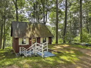 Cozy Stafford Cabin, Near Reservoir and Beach!