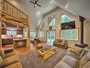 Spacious Cabin by Priest Lake & Elkins Resort