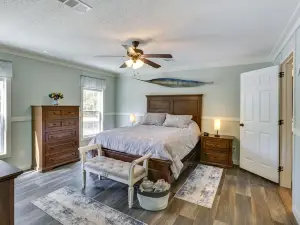Charming Perry Home ~ 2 Mi to the Gulf!