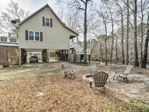 Burgaw Getaway w/ on-Site River Access!